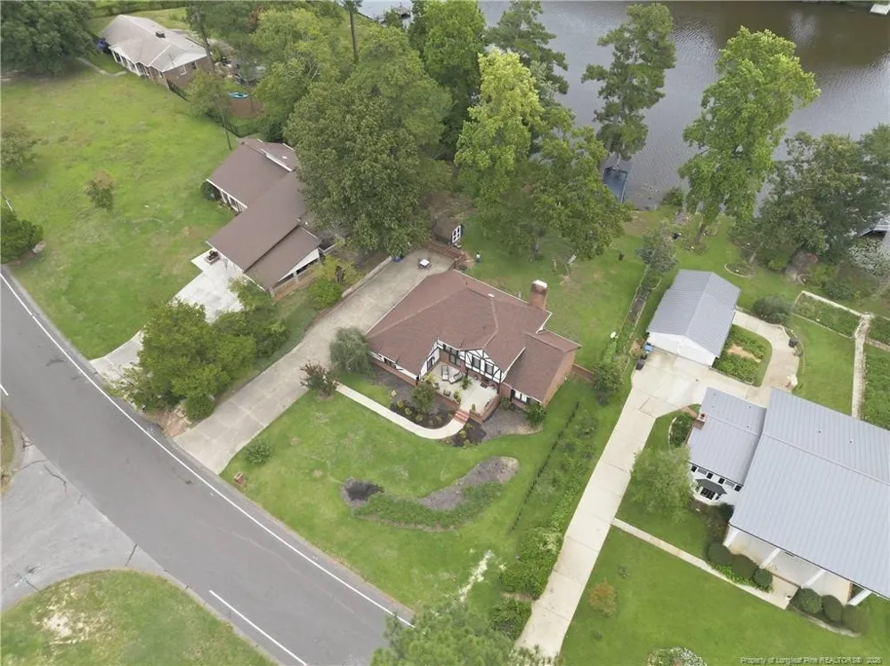 209 E Lochhaven Drive Fayetteville, NC 28314
