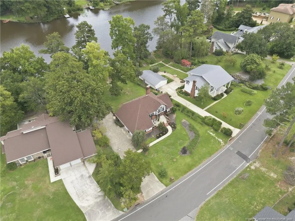 209 E Lochhaven Drive Fayetteville, NC 28314