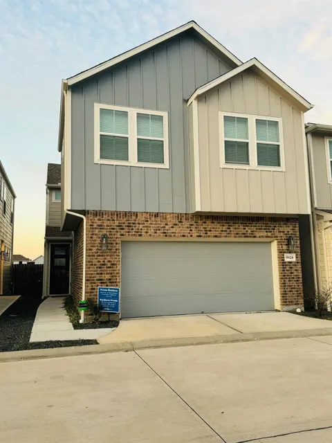 9826 Magnolia Village Lane