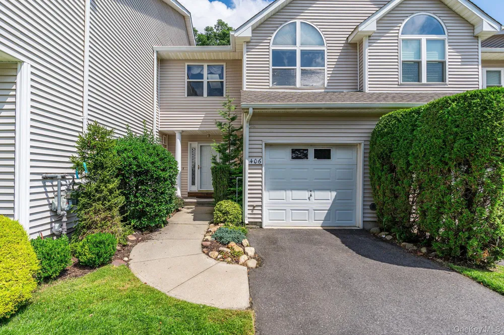 406 Willow Pond Drive Riverhead, NY 11901