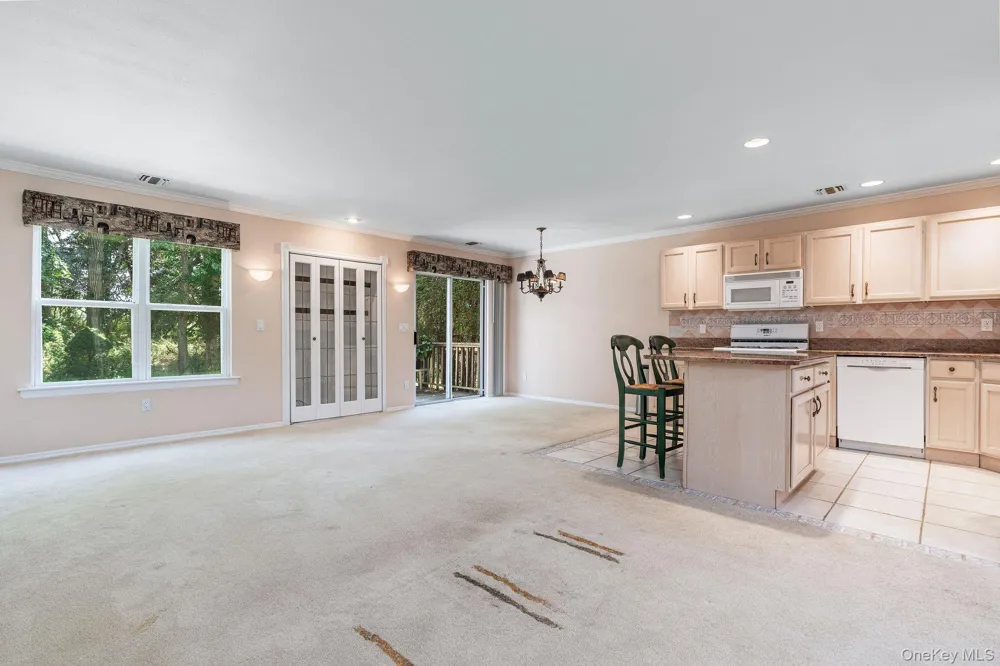 406 Willow Pond Drive Riverhead, NY 11901