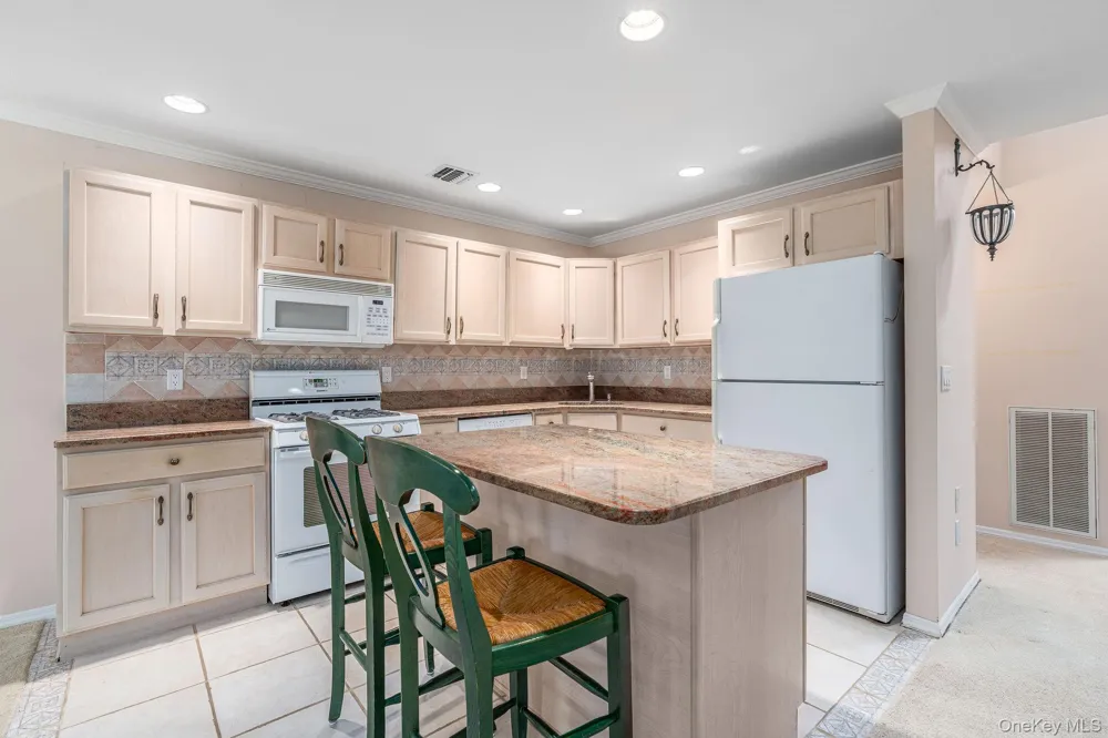 406 Willow Pond Drive Riverhead, NY 11901