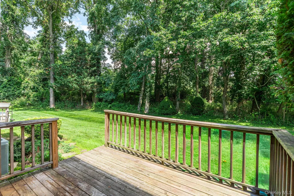 406 Willow Pond Drive Riverhead, NY 11901