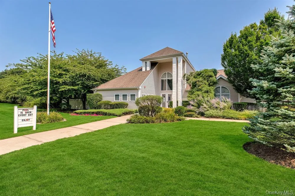 406 Willow Pond Drive Riverhead, NY 11901