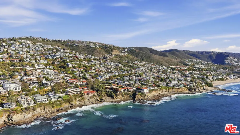 2442 S Coast Highway #8 Laguna Beach, CA 92651