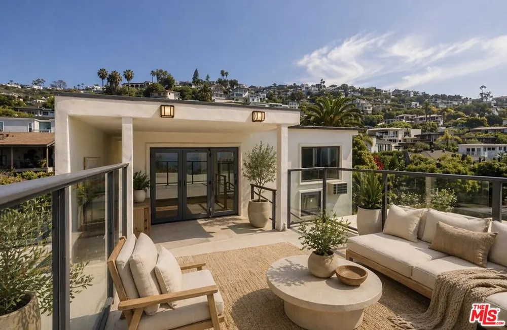 2442 S Coast Highway #8 Laguna Beach, CA 92651
