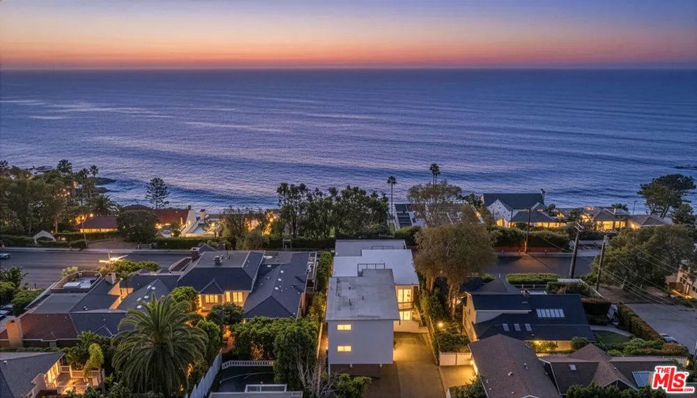 2442 S Coast Highway #8 Laguna Beach, CA 92651