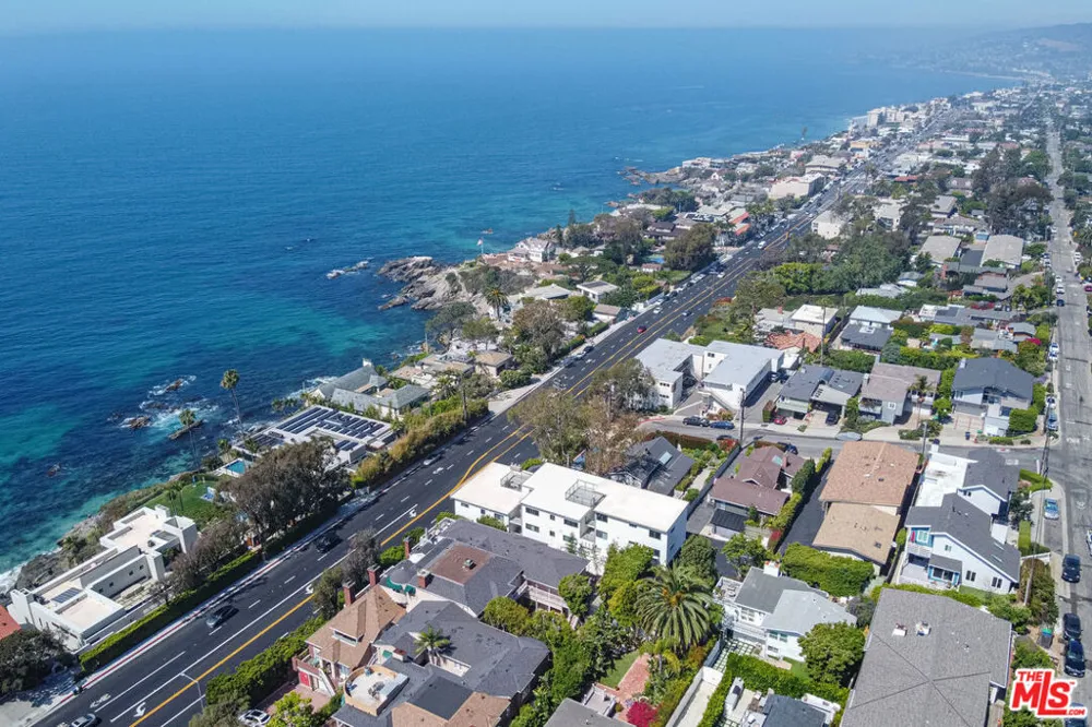 2442 S Coast Highway #8 Laguna Beach, CA 92651