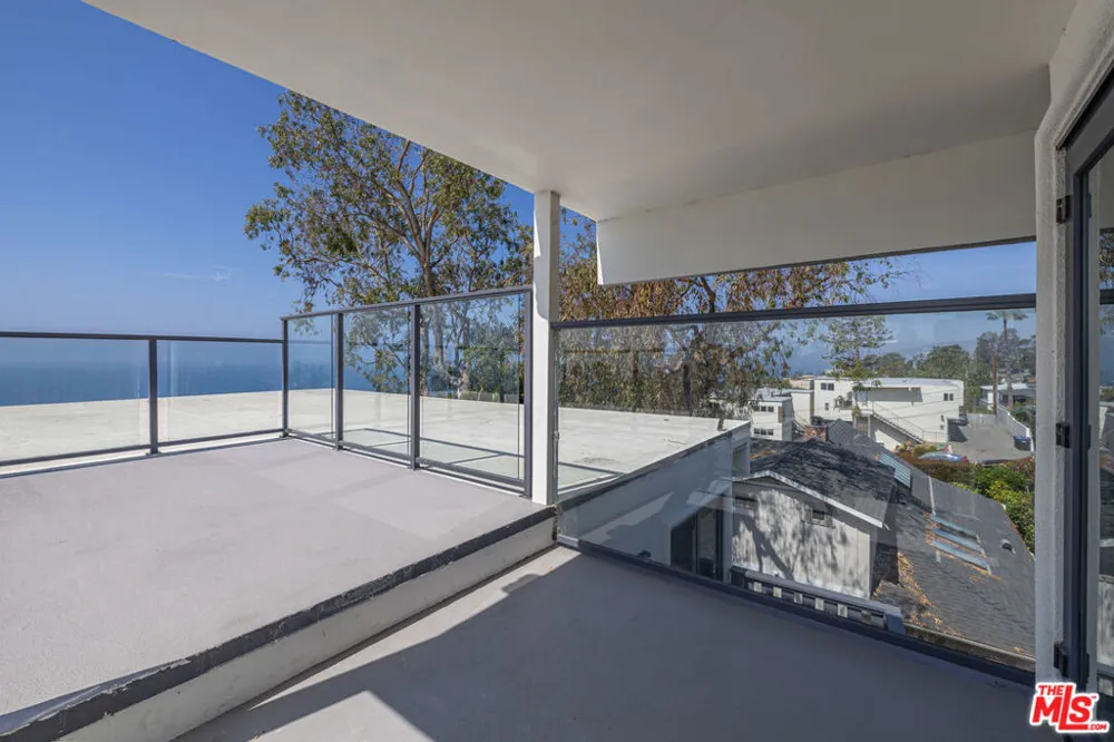 2442 S Coast Highway #8 Laguna Beach, CA 92651