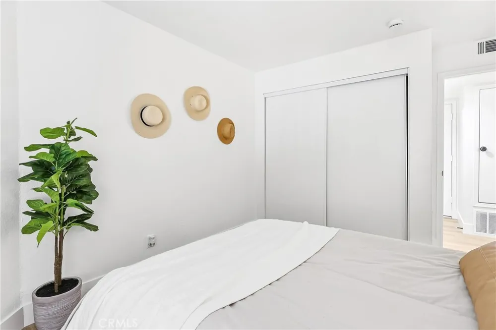 1100 Euclid Long Beach, CA 90804