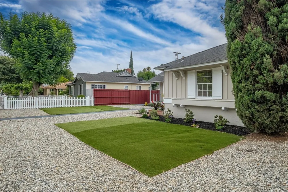 20756 Saticoy Street Winnetka, CA 91306