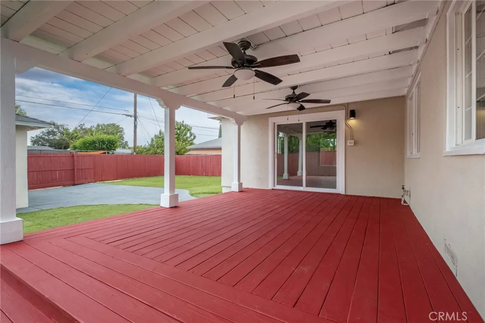 20756 Saticoy Street Winnetka, CA 91306