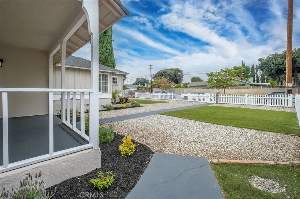 20756 Saticoy Street Winnetka, CA 91306