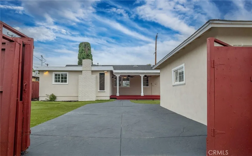 20756 Saticoy Street Winnetka, CA 91306