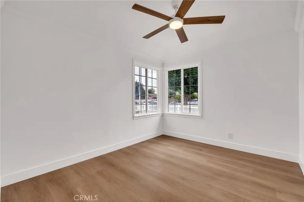 20756 Saticoy Street Winnetka, CA 91306