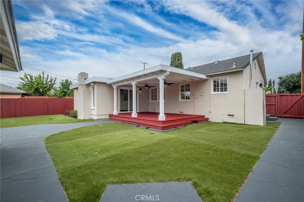 20756 Saticoy Street Winnetka, CA 91306