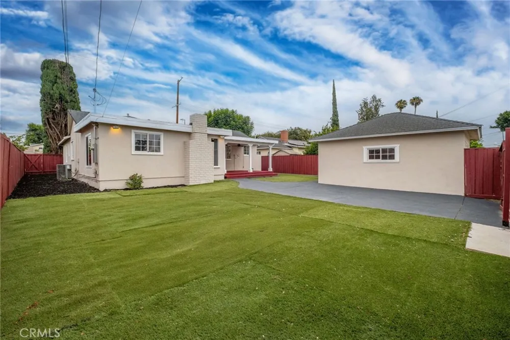 20756 Saticoy Street Winnetka, CA 91306