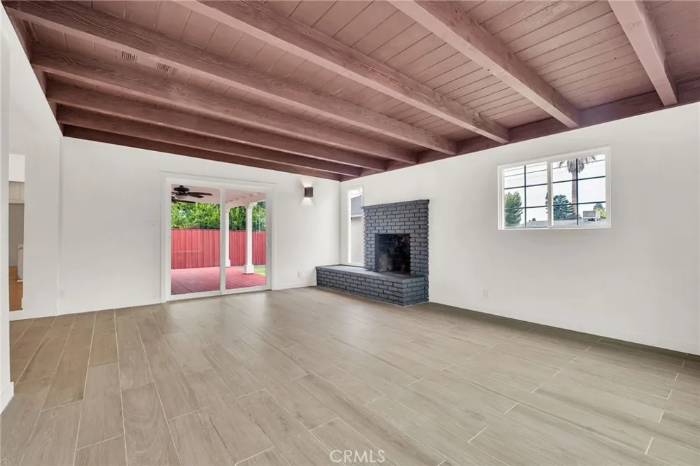 20756 Saticoy Street Winnetka, CA 91306