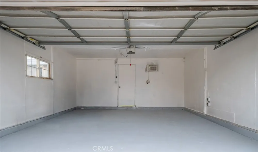 20756 Saticoy Street Winnetka, CA 91306