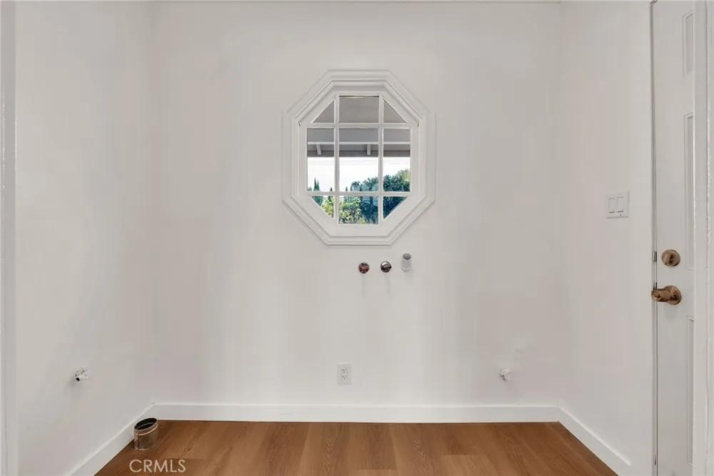 20756 Saticoy Street Winnetka, CA 91306