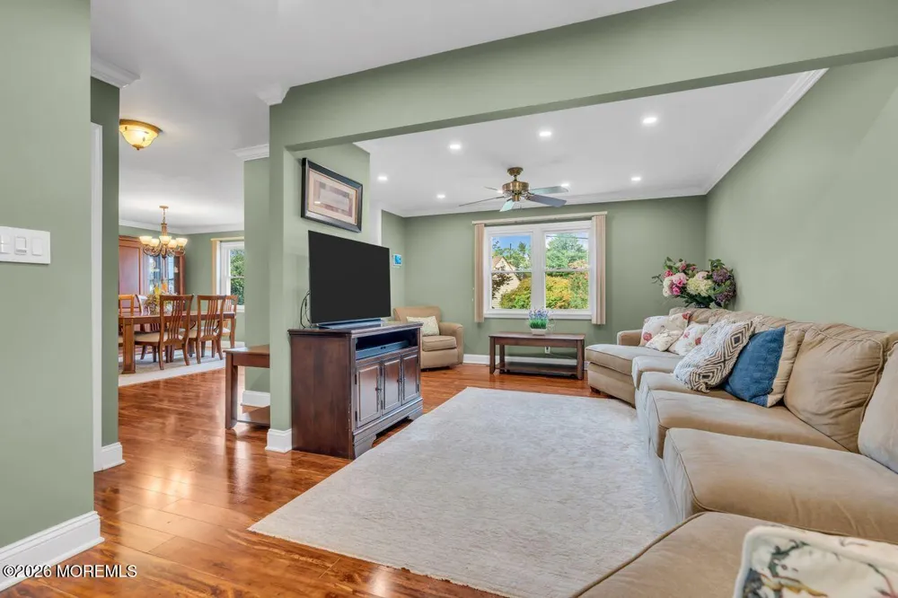 8 Highview Road East Brunswick, NJ 08816
