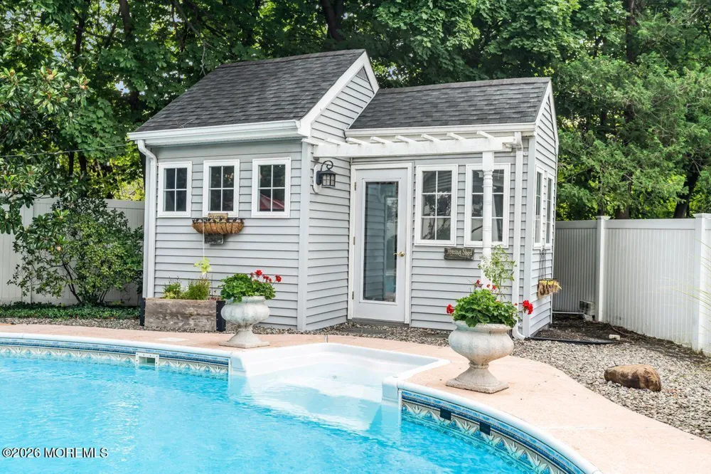 8 Highview Road East Brunswick, NJ 08816