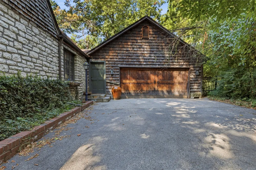 4730 S Columbia Place Tulsa, OK 74105