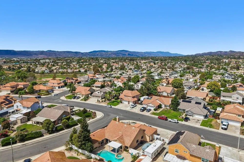 25430 Blackthorne Drive Murrieta, CA 92563
