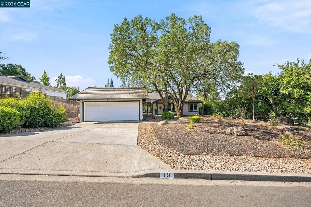 19 Inverness Dr Napa, CA 94558