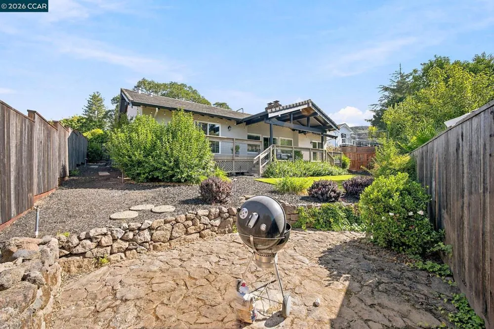 19 Inverness Dr Napa, CA 94558