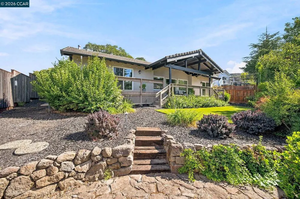 19 Inverness Dr Napa, CA 94558
