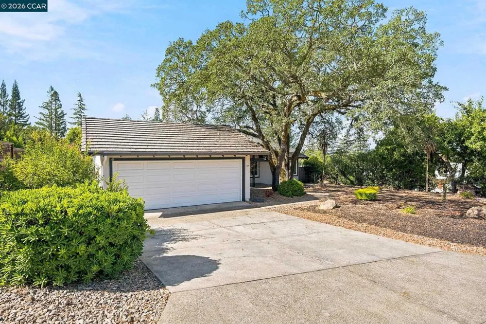19 Inverness Dr Napa, CA 94558