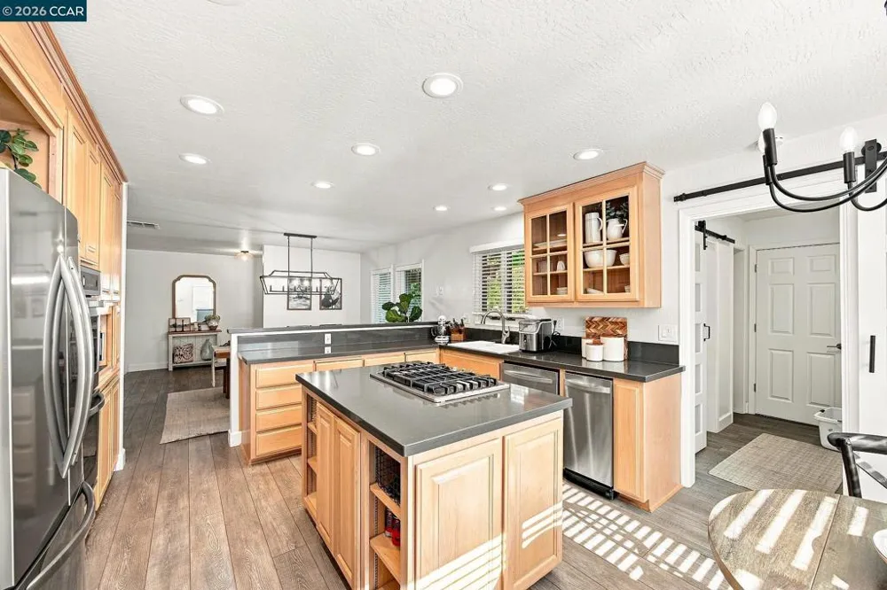 19 Inverness Dr Napa, CA 94558