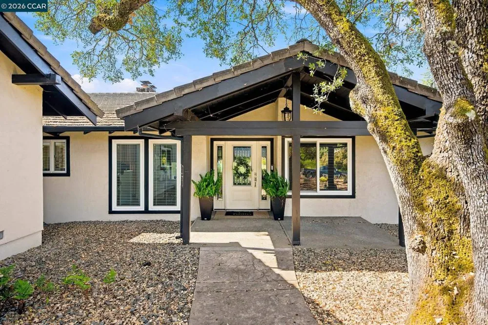 19 Inverness Dr Napa, CA 94558