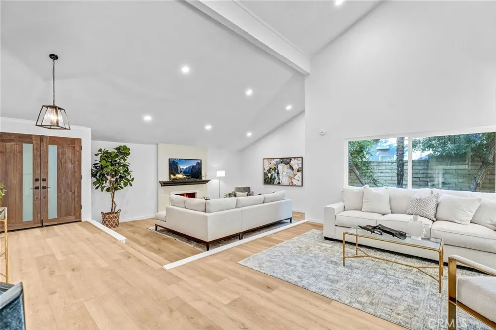 27064 Esward Drive Calabasas, CA 91301