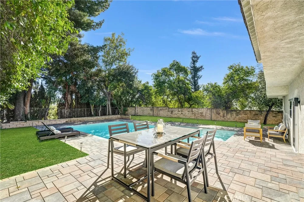 27064 Esward Drive Calabasas, CA 91301