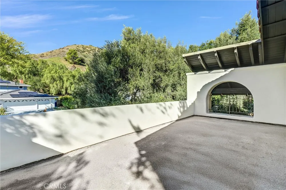 27064 Esward Drive Calabasas, CA 91301