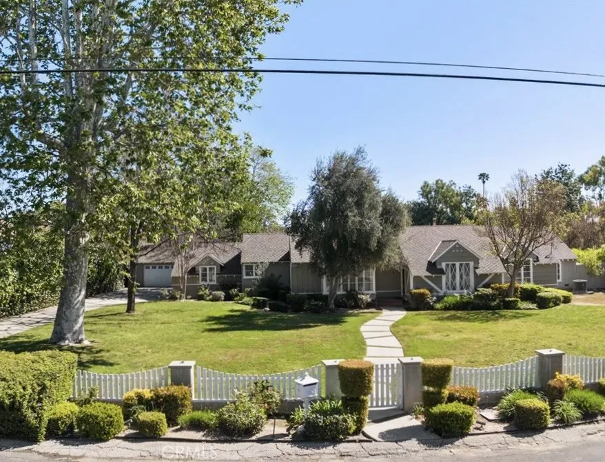 8756 Encino Avenue Sherwood Forest, CA 91325