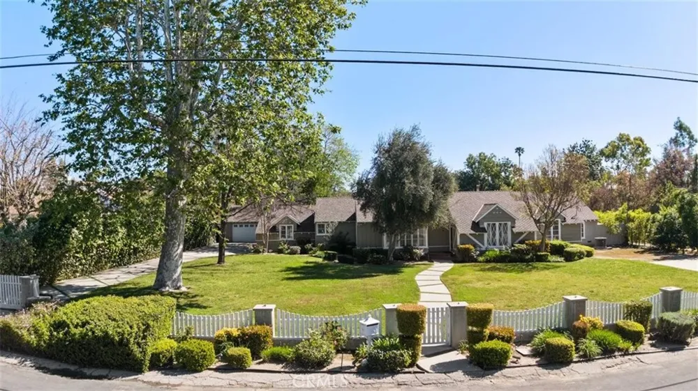 8756 Encino Avenue Sherwood Forest, CA 91325
