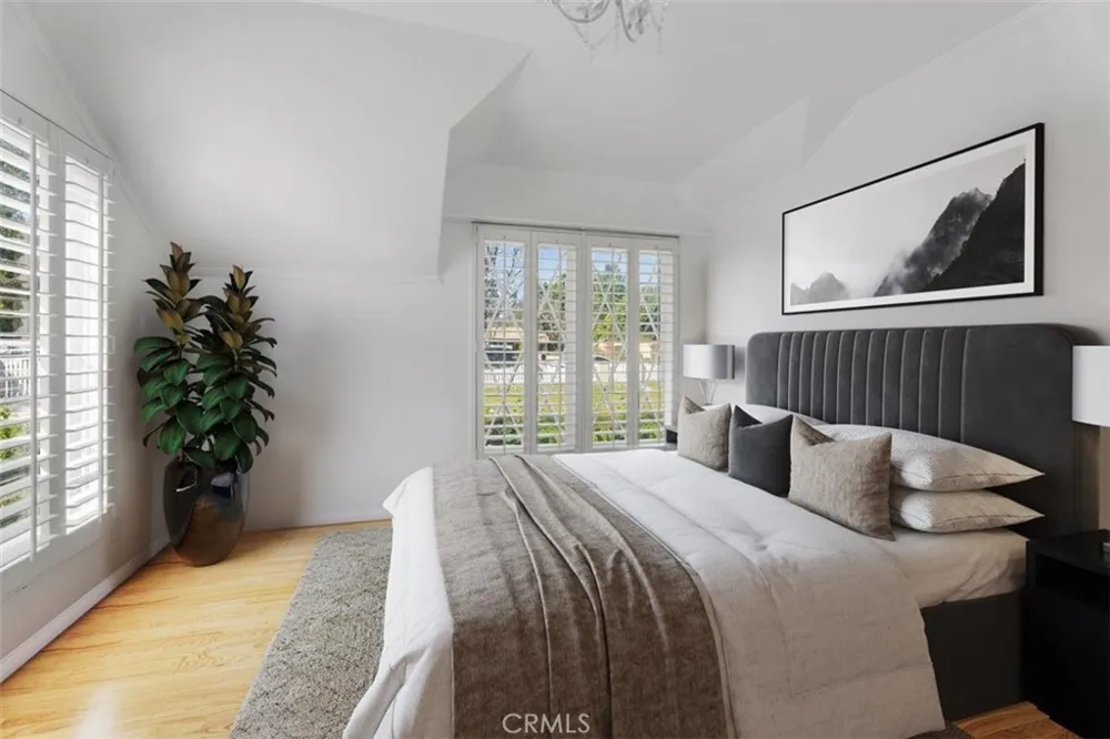 8756 Encino Avenue Sherwood Forest, CA 91325
