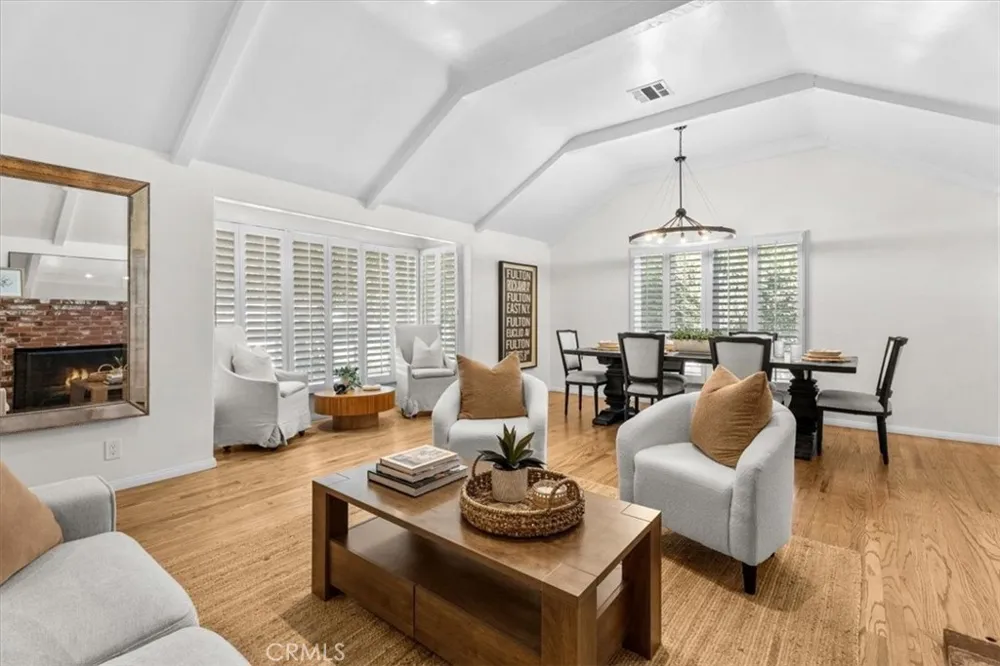 8756 Encino Avenue Sherwood Forest, CA 91325