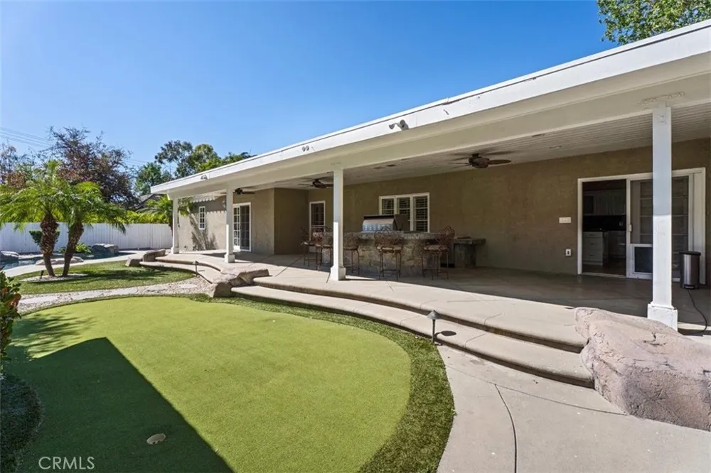 8756 Encino Avenue Sherwood Forest, CA 91325