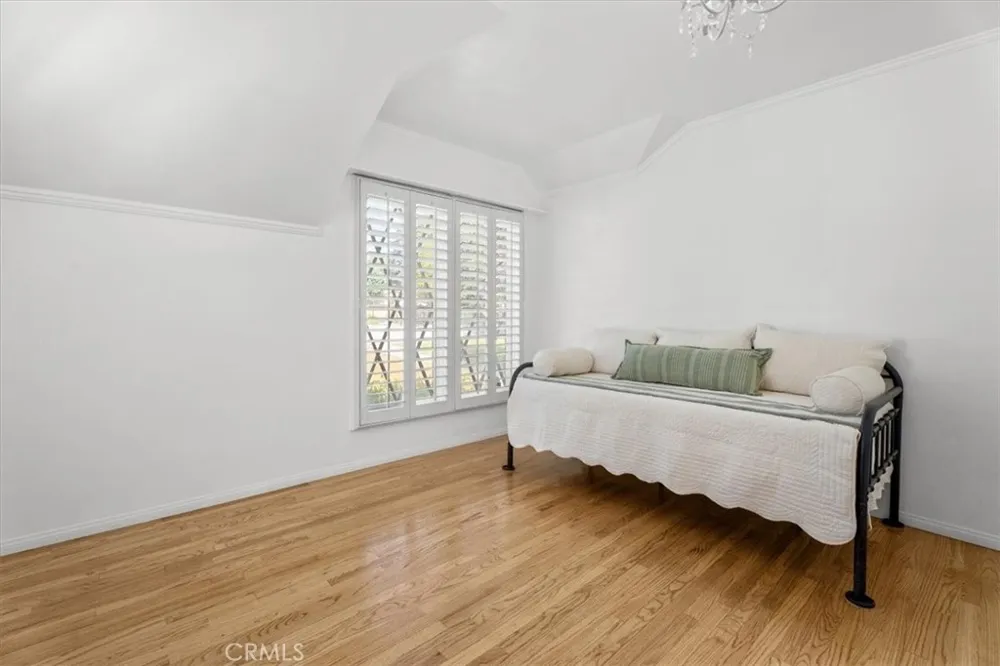 8756 Encino Avenue Sherwood Forest, CA 91325