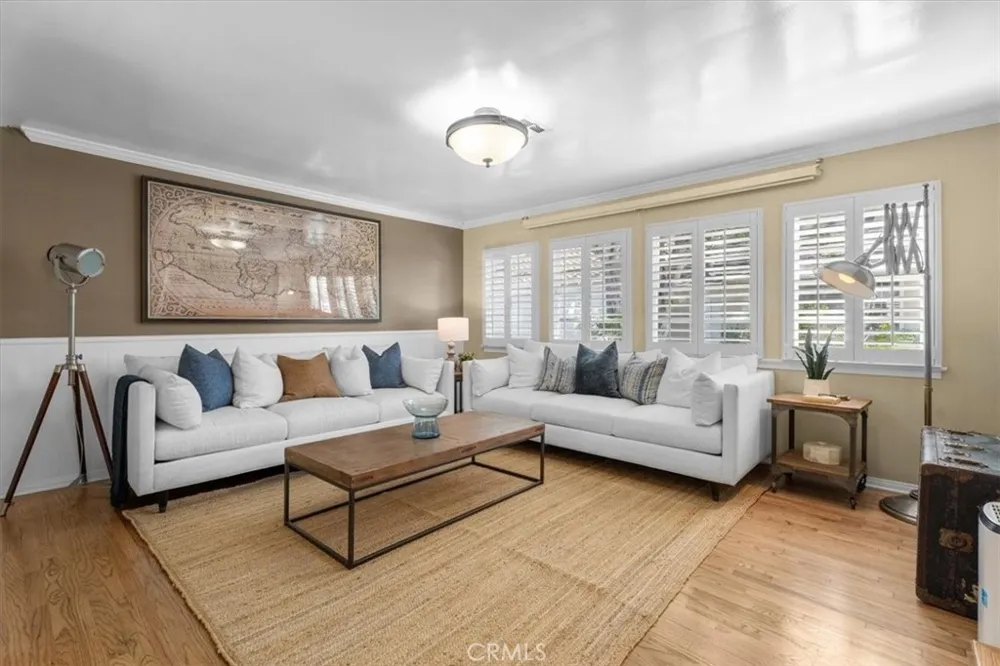 8756 Encino Avenue Sherwood Forest, CA 91325