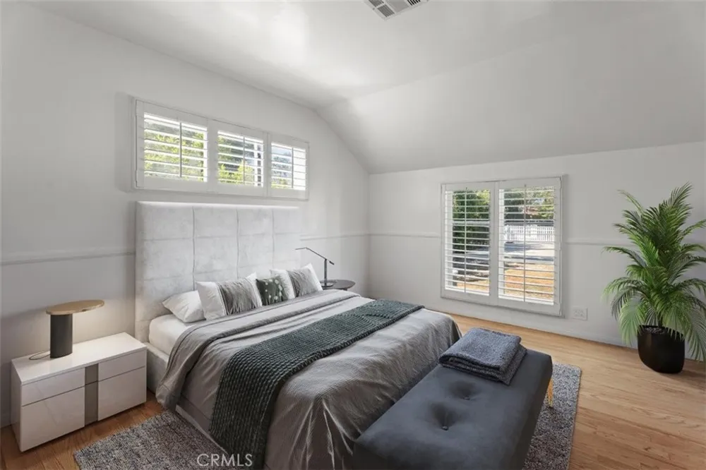 8756 Encino Avenue Sherwood Forest, CA 91325