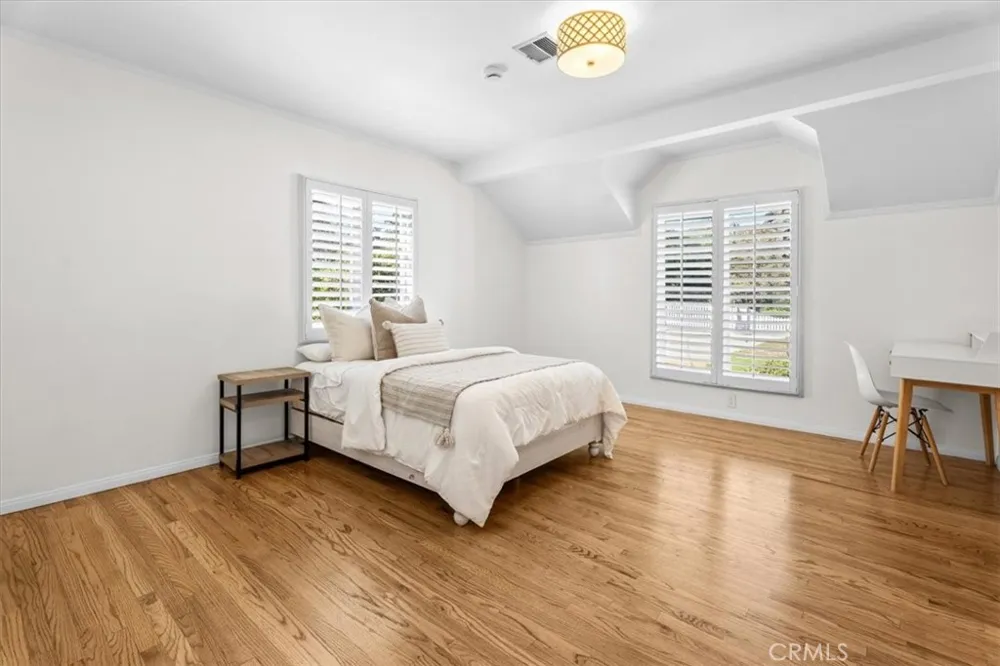 8756 Encino Avenue Sherwood Forest, CA 91325