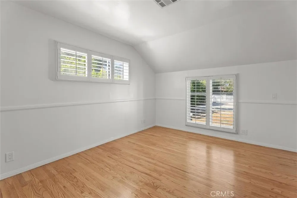 8756 Encino Avenue Sherwood Forest, CA 91325