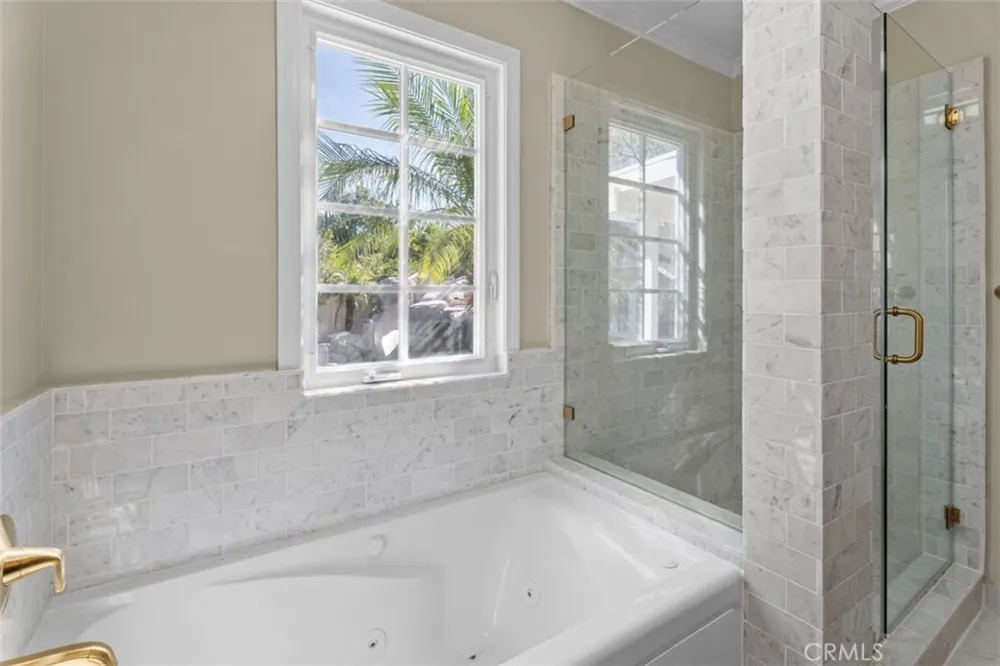 8756 Encino Avenue Sherwood Forest, CA 91325