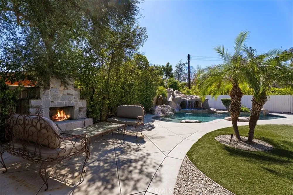 8756 Encino Avenue Sherwood Forest, CA 91325