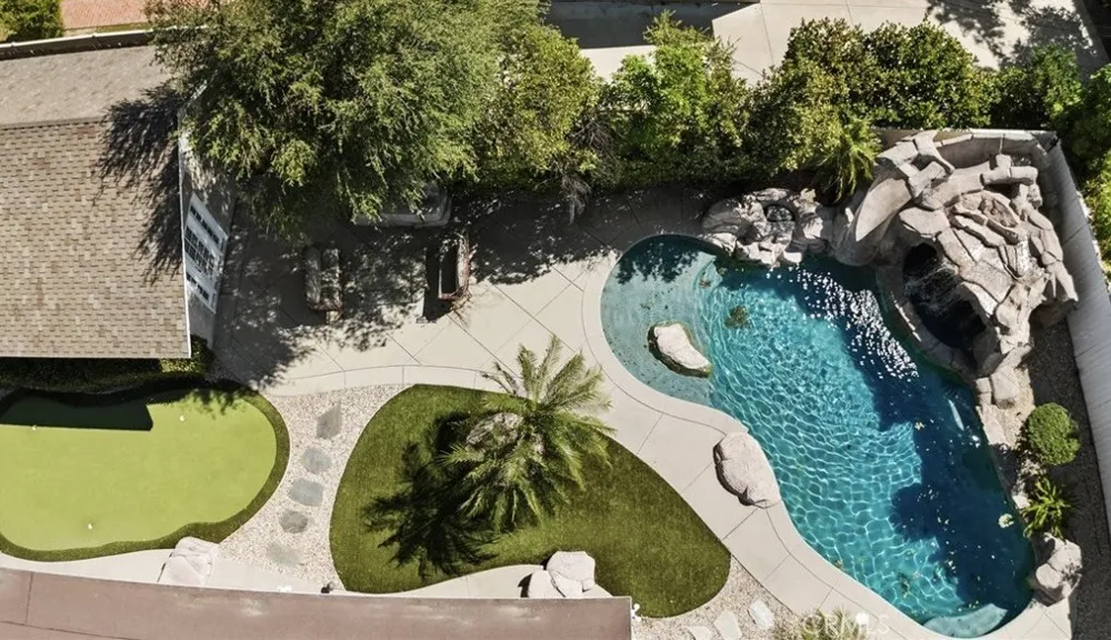 8756 Encino Avenue Sherwood Forest, CA 91325